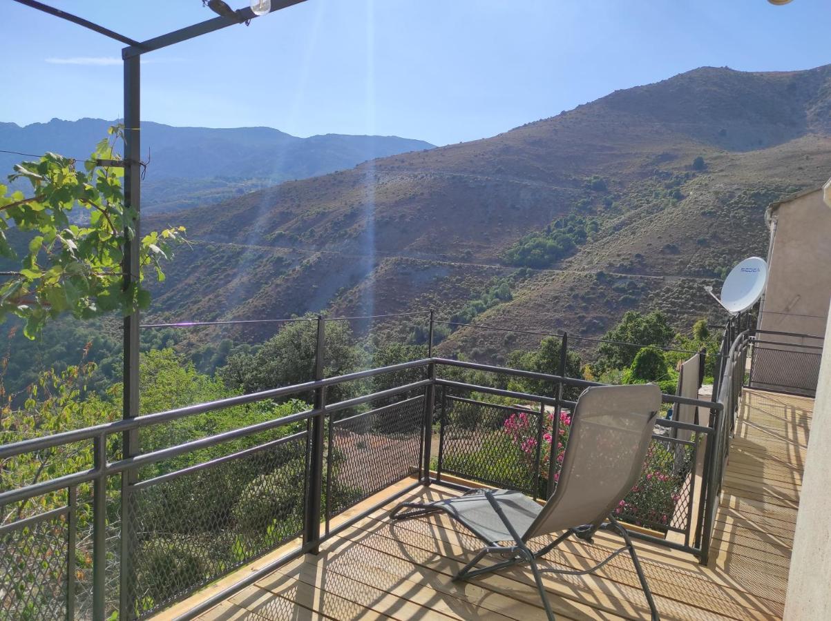Maison de village avec vue sur les montagnes Bigorno Extérieur photo